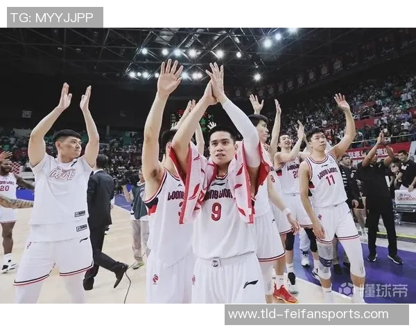 广州男篮否认陈盈骏手掌骨折，高层：两个月内可复出，引领南粤篮球新希望