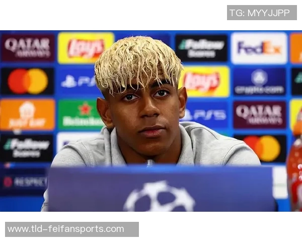 记者：亚马尔在返程航班上非常轻松，巴萨满意亚马尔成熟表现